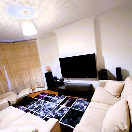 Edwardian 4 Bedrooms With 4 Bathrooms Townhouse, Next To Underground, Accommodates 10 People London Kültér fotó
