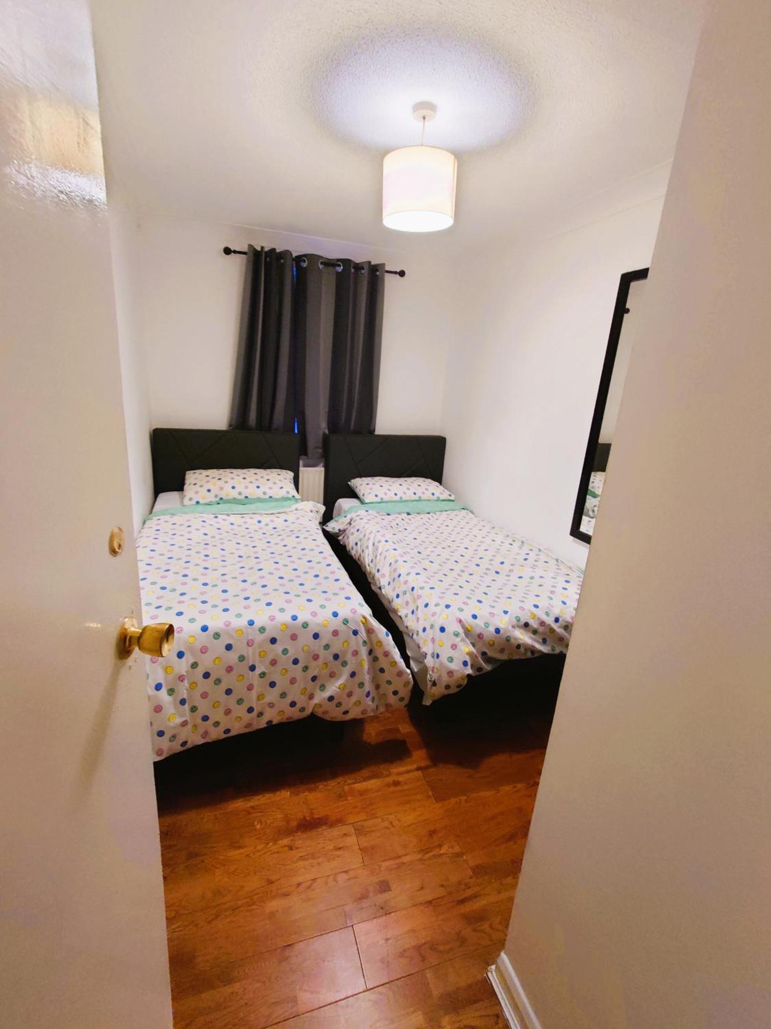 Edwardian 4 Bedrooms With 4 Bathrooms Townhouse, Next To Underground, Accommodates 10 People London Kültér fotó